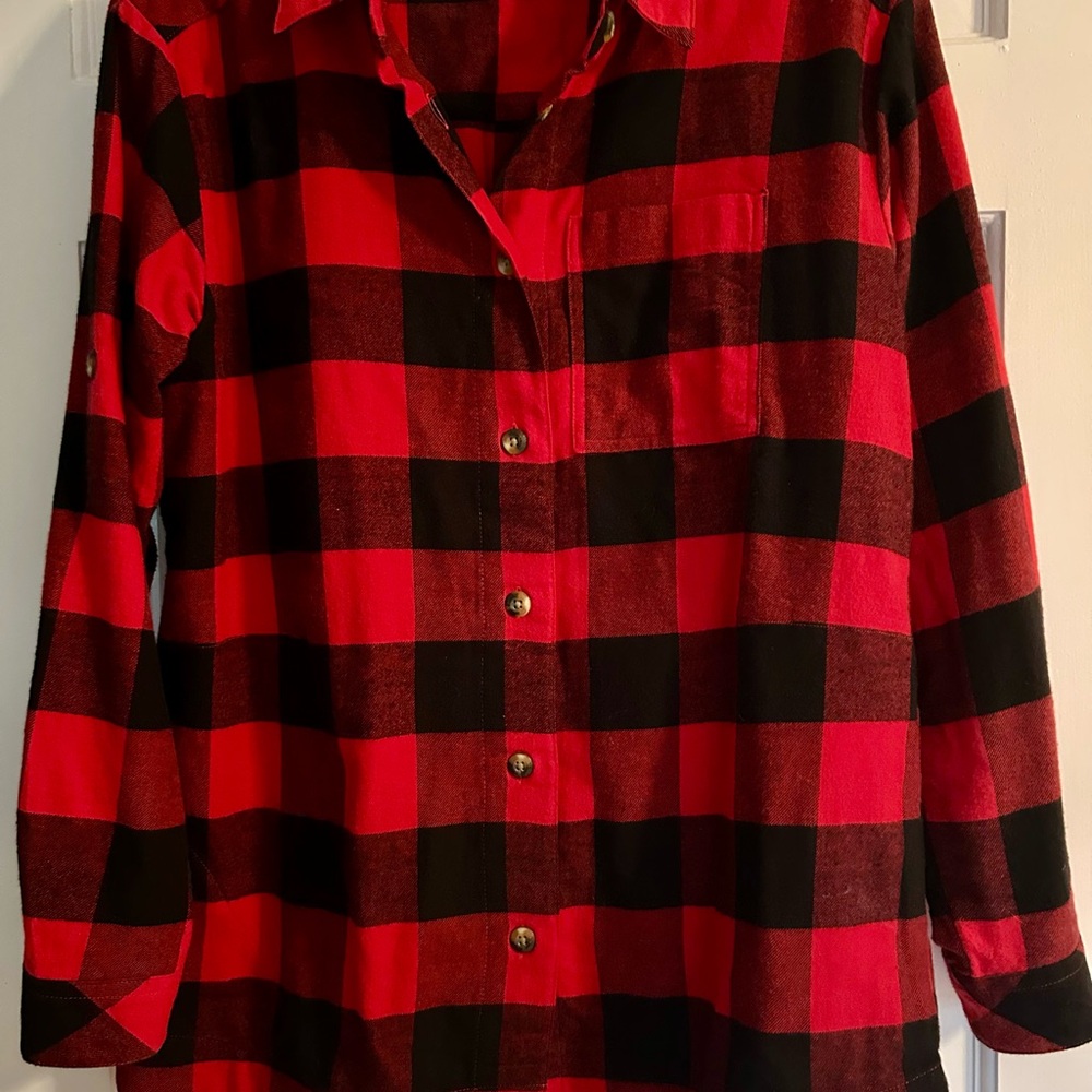 Columbia Red and Black Plaid Flannel Shirt w/ pocket. EUC - Medium